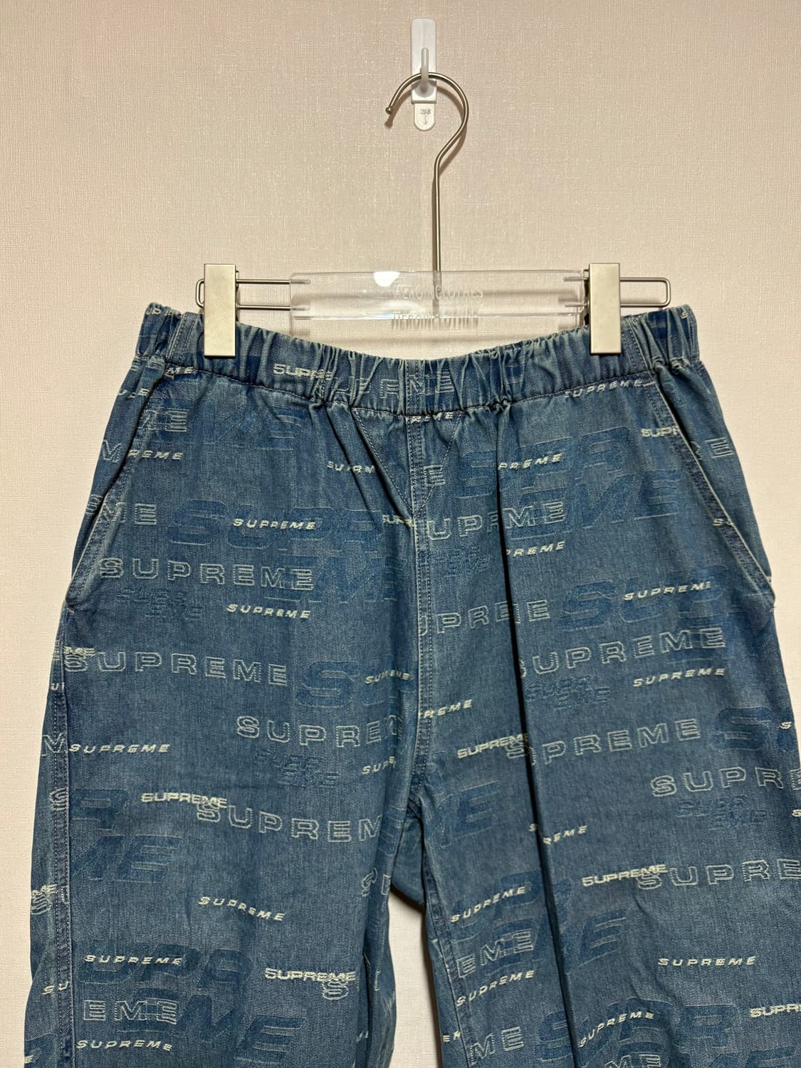 [M] 2019 SUPREME LOGO ALL OVER PANTS,  상품이미지3
