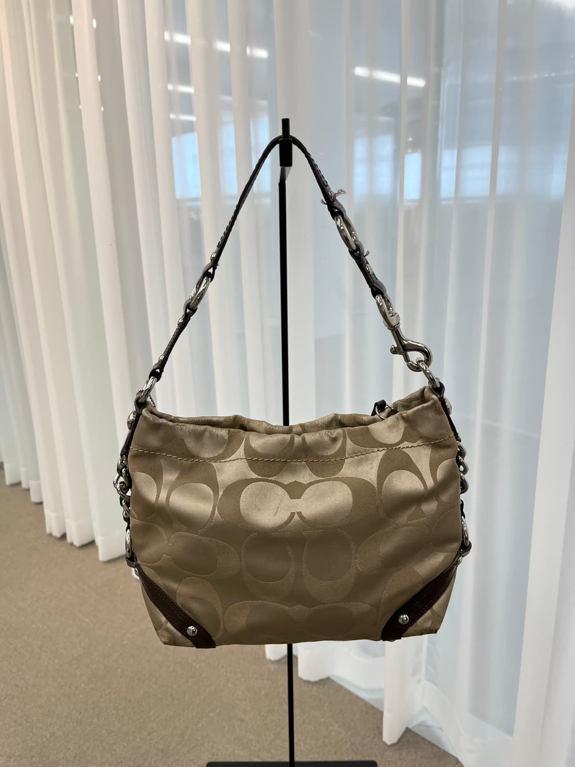 Coach Baggy Square Shoulder Bag 상품이미지2