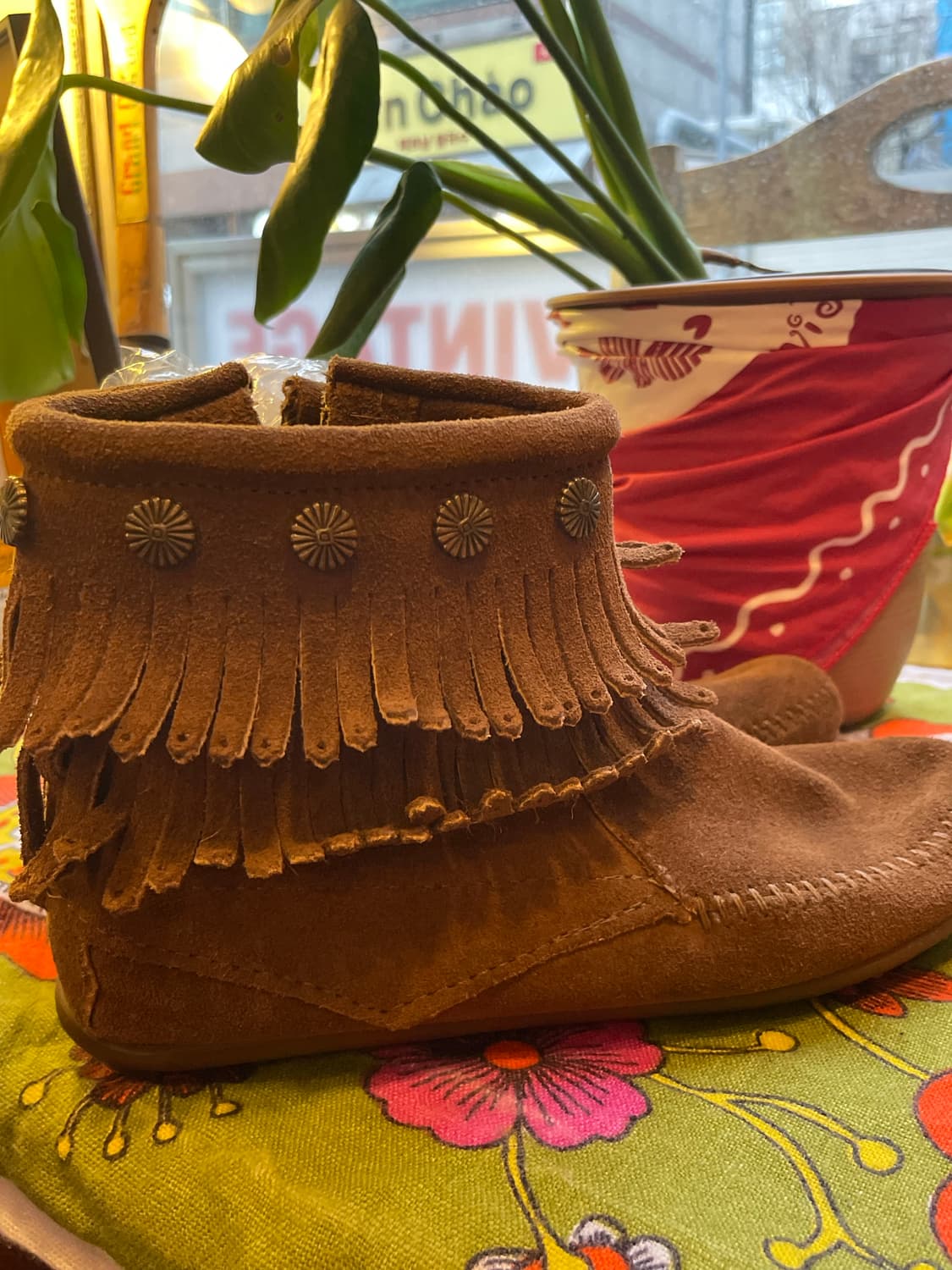 Minnetonka Fringe Suede Ankle Boots 상품이미지7