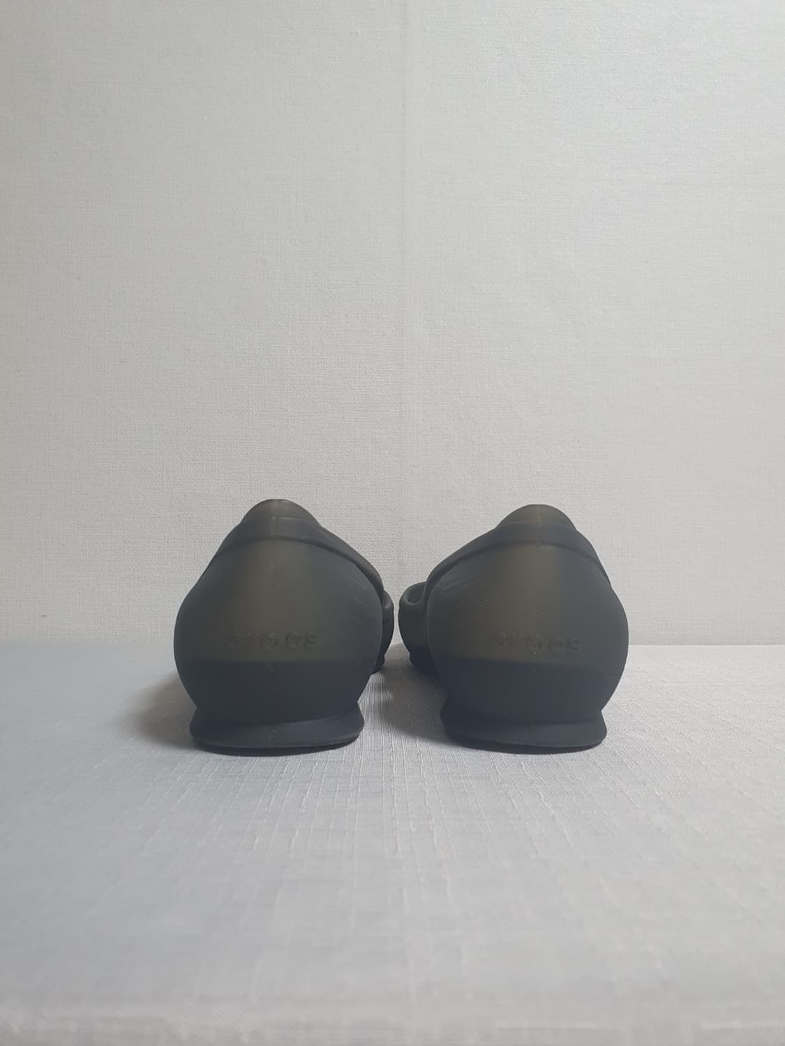 크록스 리오 플랫 슈즈 클리어 블랙 그레이 W8 250mm 상품이미지3