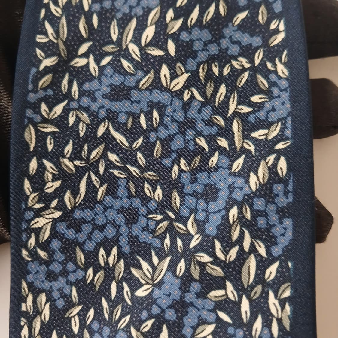 밀라숀 실크 네이비 플라워 패턴 넥타이 8.7cm A+등급 A19124
 상품이미지6