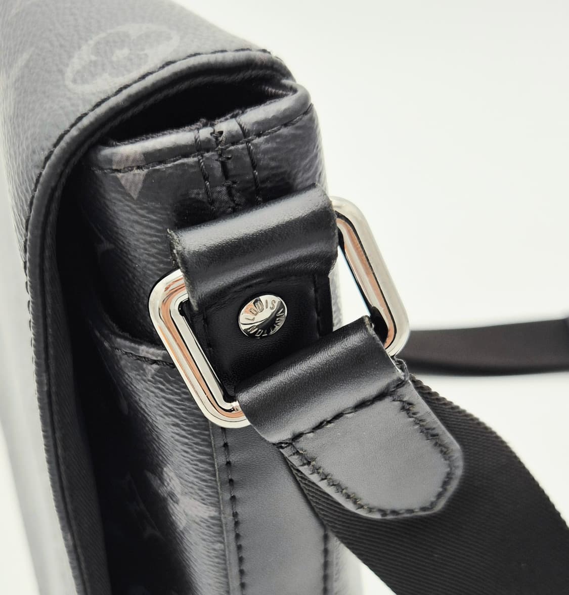 루이비통 M45272 이클립스 디스트릭트 크로스백 PM 상품이미지8