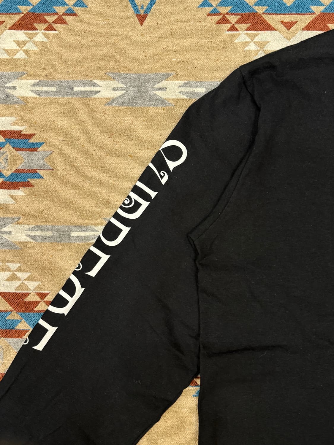 [M] 슈프림 x 사우스2 웨스트8 롱슬리브 포켓 티셔츠 블랙  상품이미지3