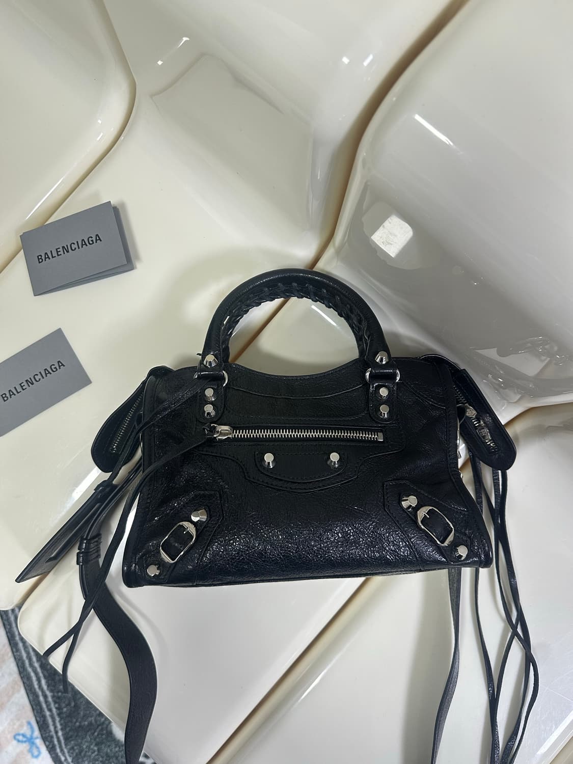 [새상품급 정품] 발렌시아가 시티 모터백 미니 블랙 상품이미지3