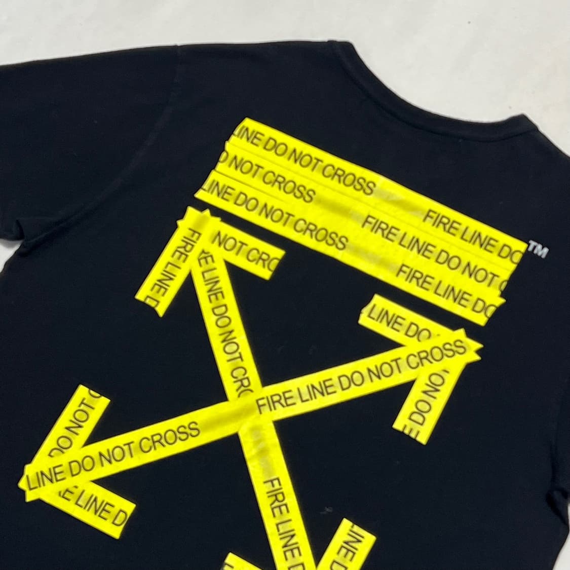 M 오프화이트 파이어 테이프 라운드넥 티셔츠 상품이미지1