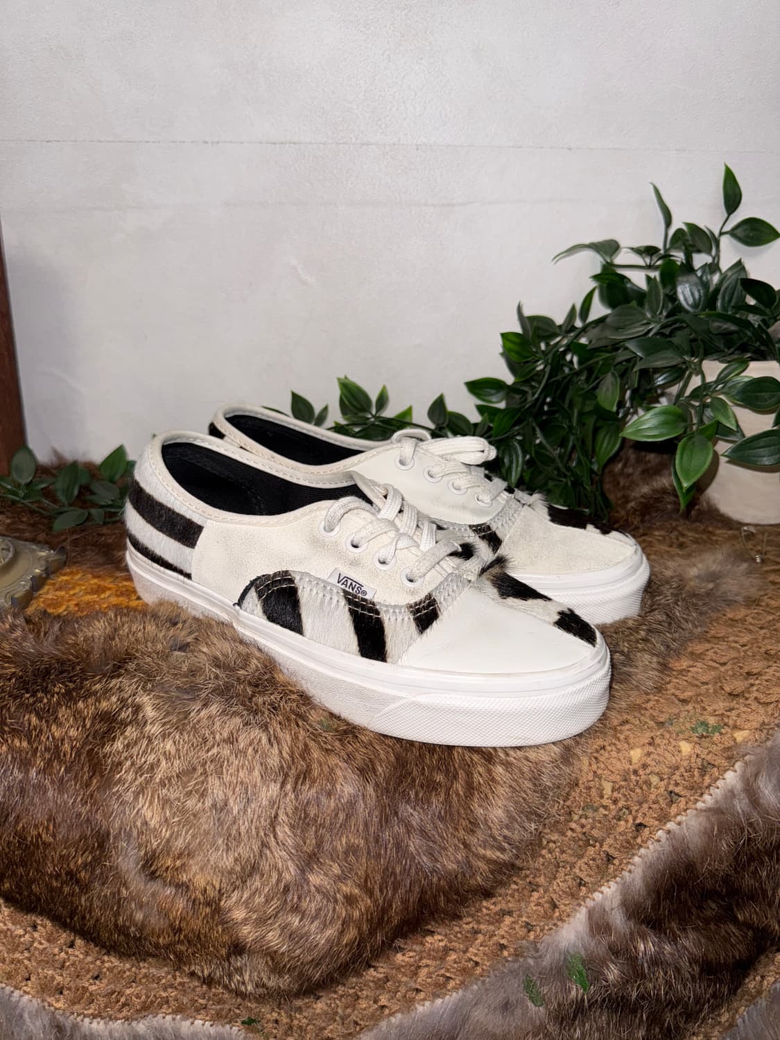 Vans white calf fur sneakers  상품이미지5