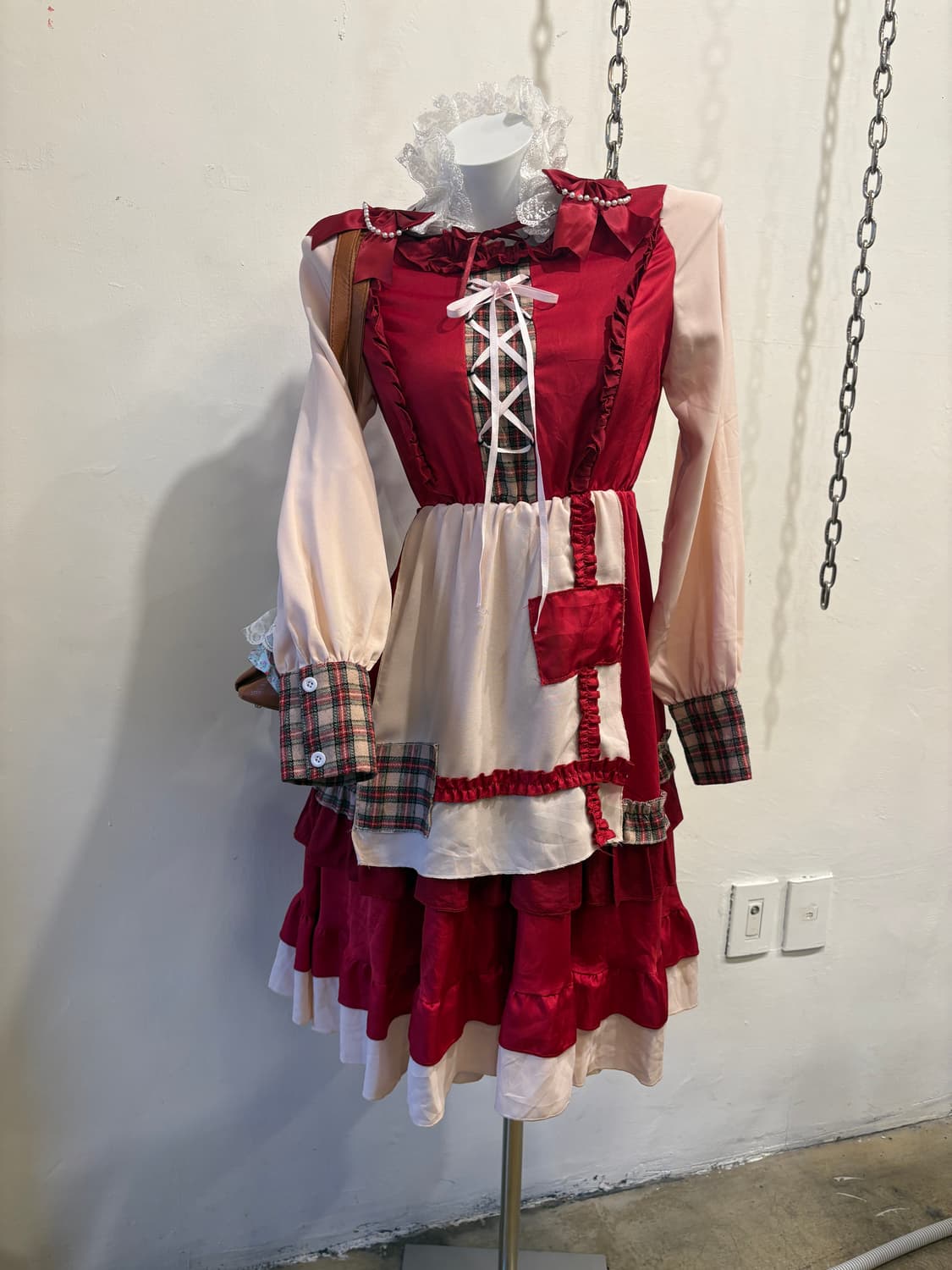 체크 패턴 아일렛 프릴 레드 헤도레 원피스 상품이미지1