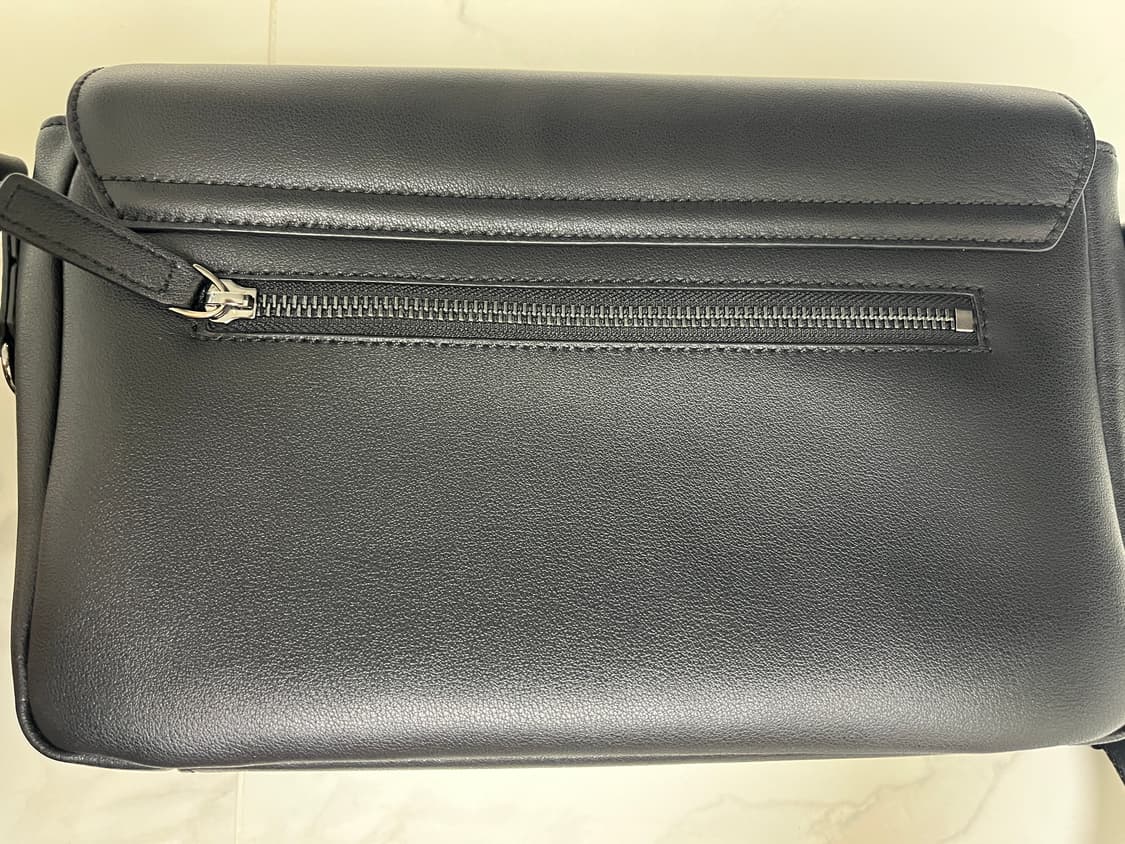 질스튜어트 맨 로건 블랙 레더 플랩형 크로스 숄더 백 가방 상품이미지7