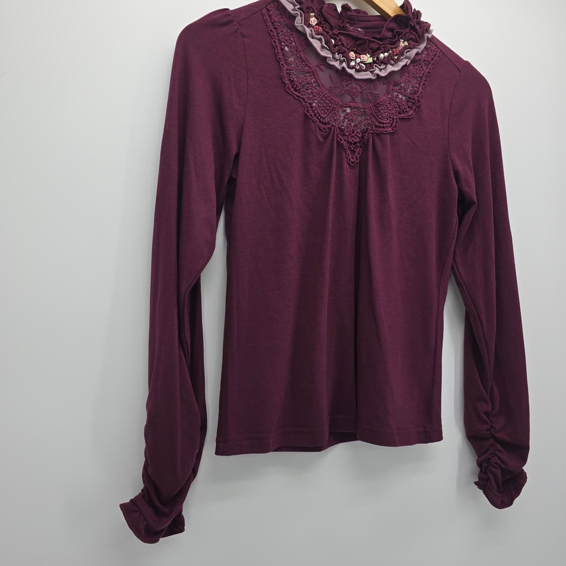 axes femme 레이스 장식 긴팔 티셔츠 버건디 상품이미지9