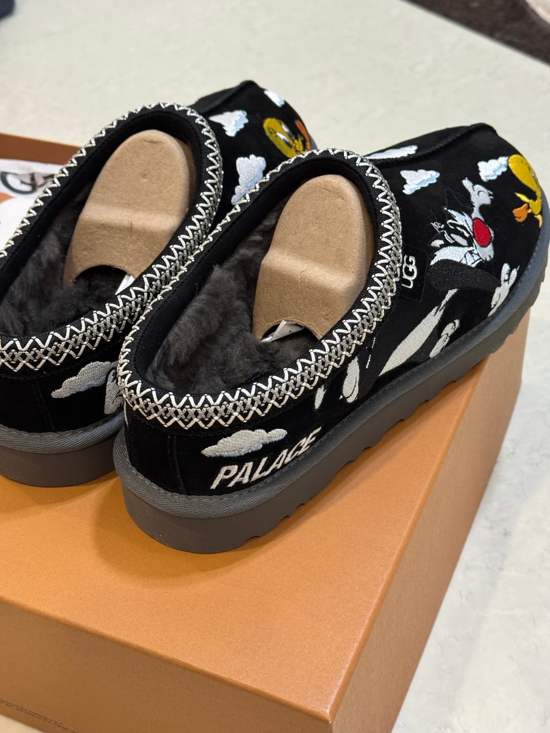 [US9, 270] 어그 x 팔라스 x 루니툰 타스만 블랙 상품이미지5