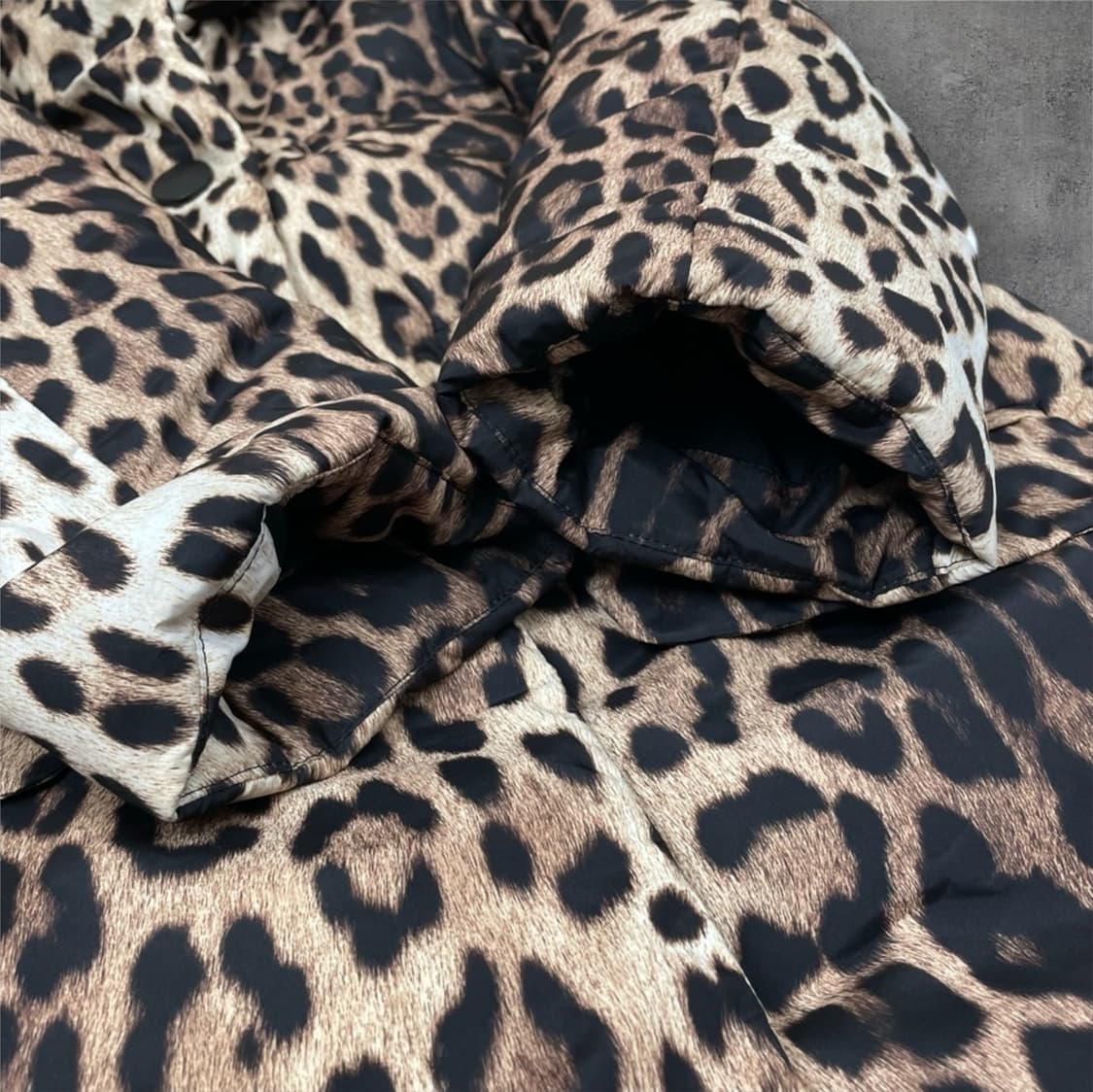 모스키노 Moschino 레오파드 프린팅 롱 패딩 코트 38 상품이미지5