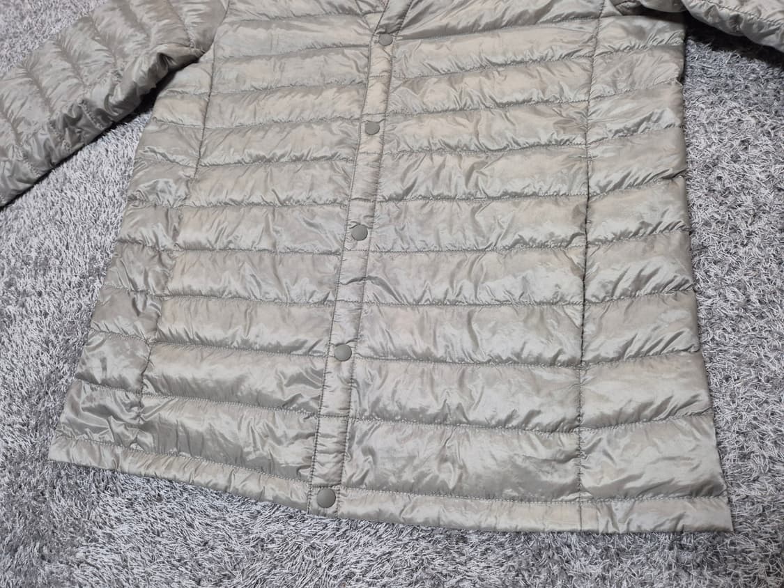 유니클로 남성 브이넥 경량 다운 패딩 L 상품이미지3