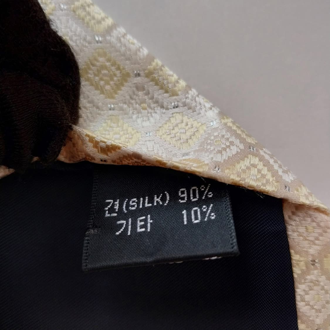 아쿠아스큐텀 실크 옐로우 패턴 넥타이 9.3cm A+등급 K2073
 상품이미지10