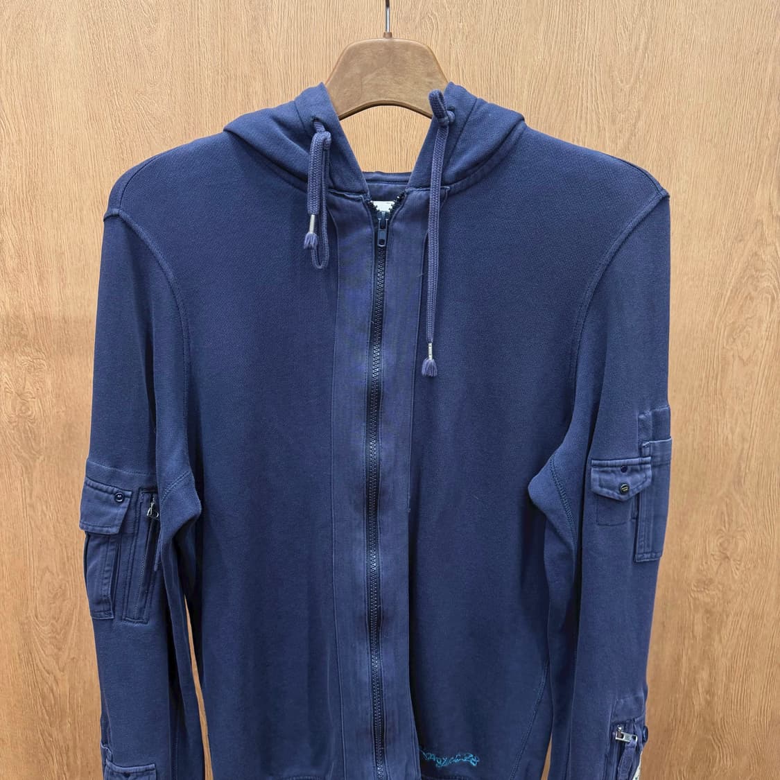 디젤 후드 집업 워싱 소매 카고 포켓 지퍼 디테일 레귤러핏 네이비 상품이미지4