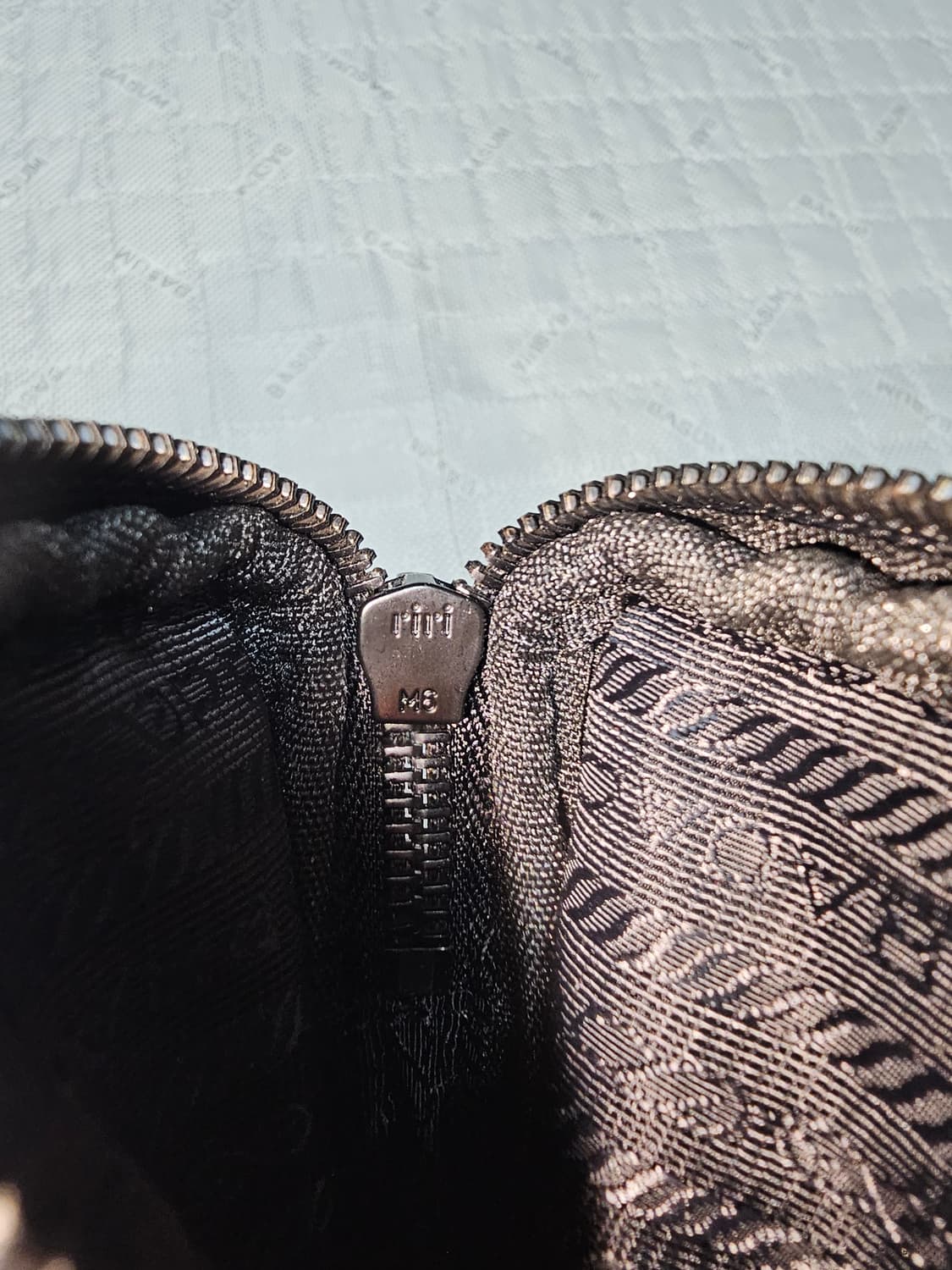 프라다 블랙 보조 파우치 상품이미지8