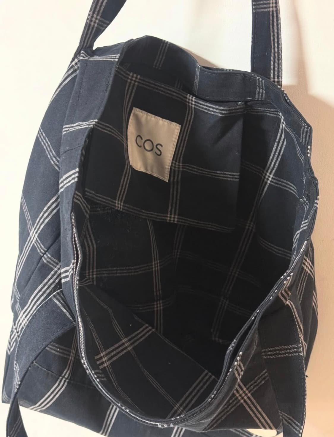 COS 코스 체크패턴 에코백 상품이미지5