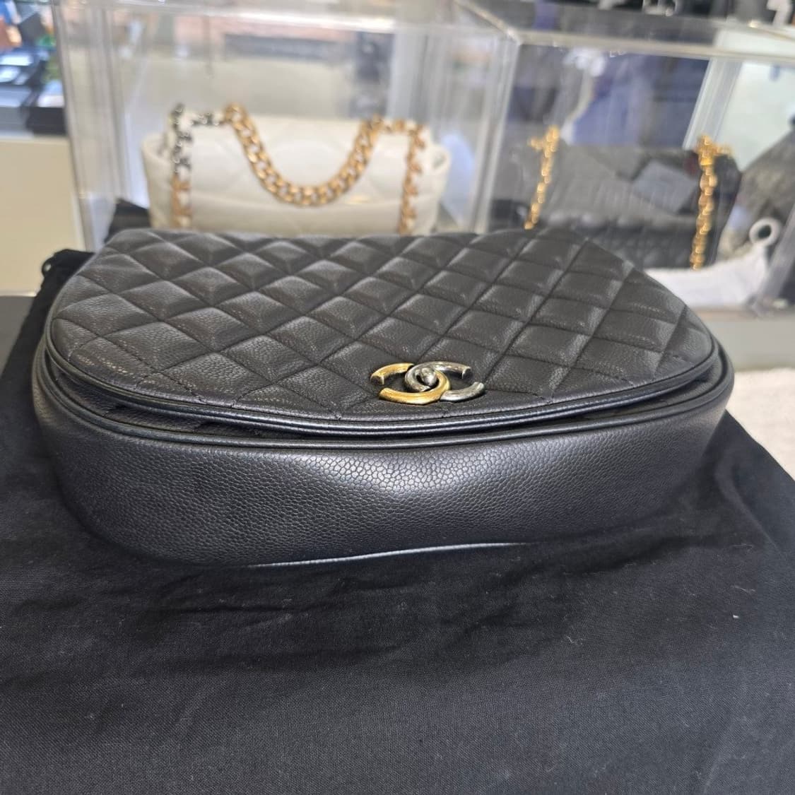 [중고/정품] 샤넬 캐비어 스킨 CC 로고 라운드 숄더백 크로스백 상품이미지5
