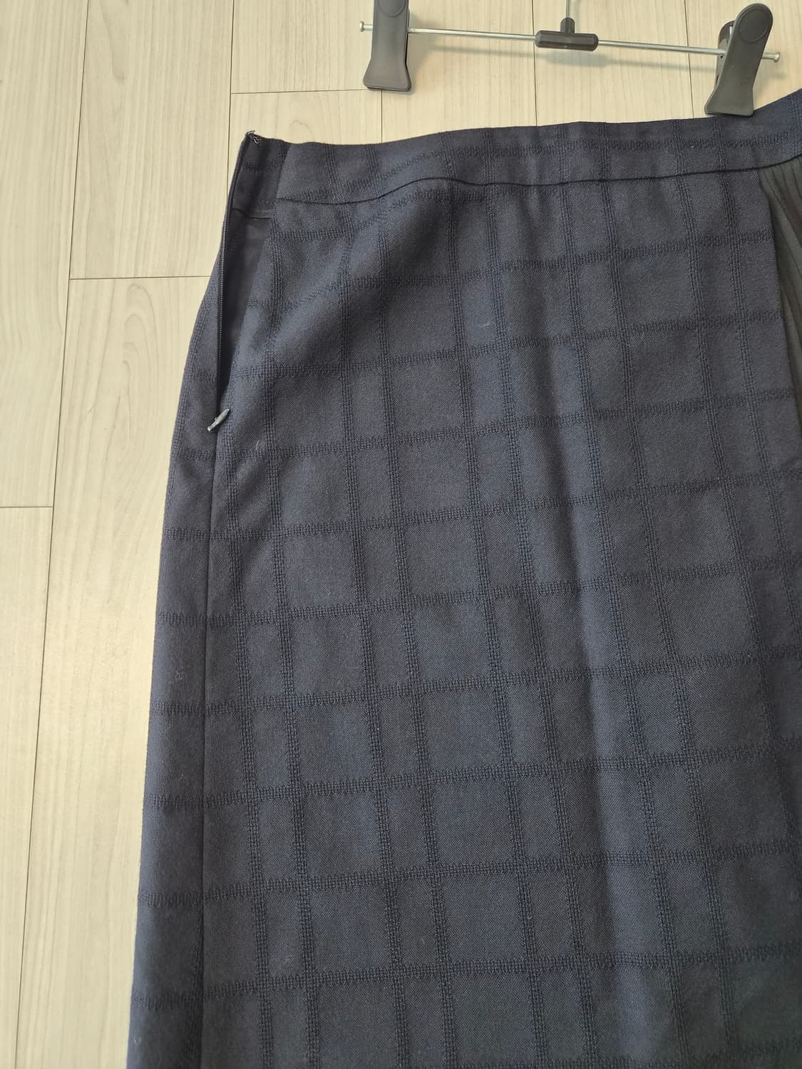 스튜디오 톰보이 아뜰리에 랩 스타일 플리츠 스커트 (네이비) 상품이미지5