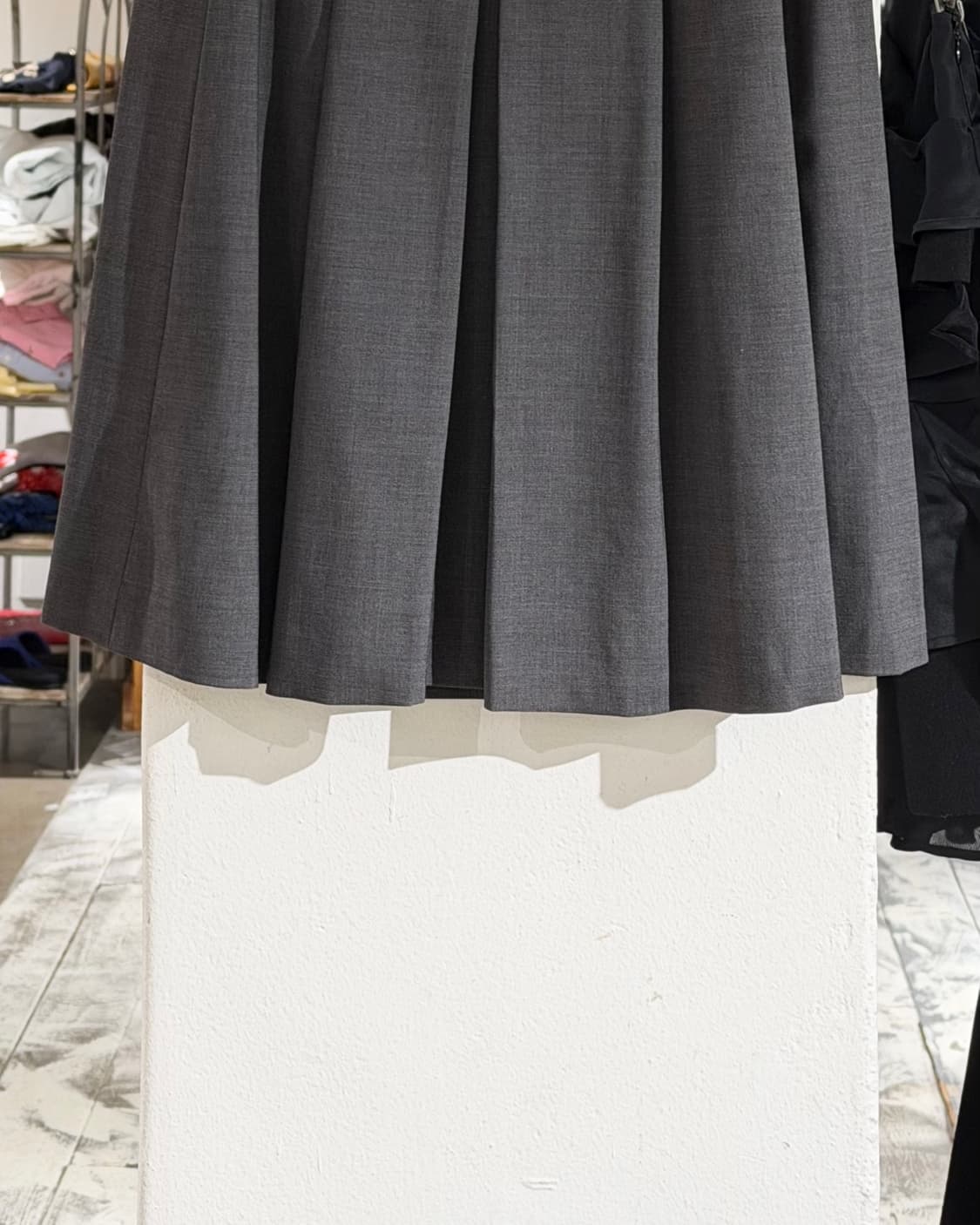 띠어리 그레이 울 플리츠 미디 스커트 상품이미지3