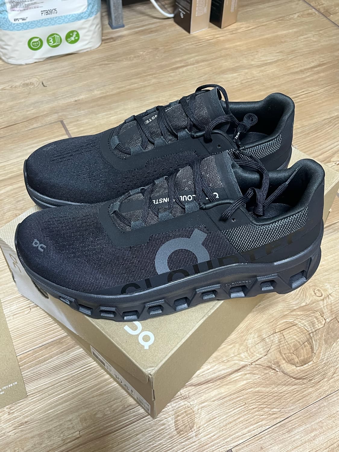 온러닝 클라우드몬스터 블랙 285 상품이미지1