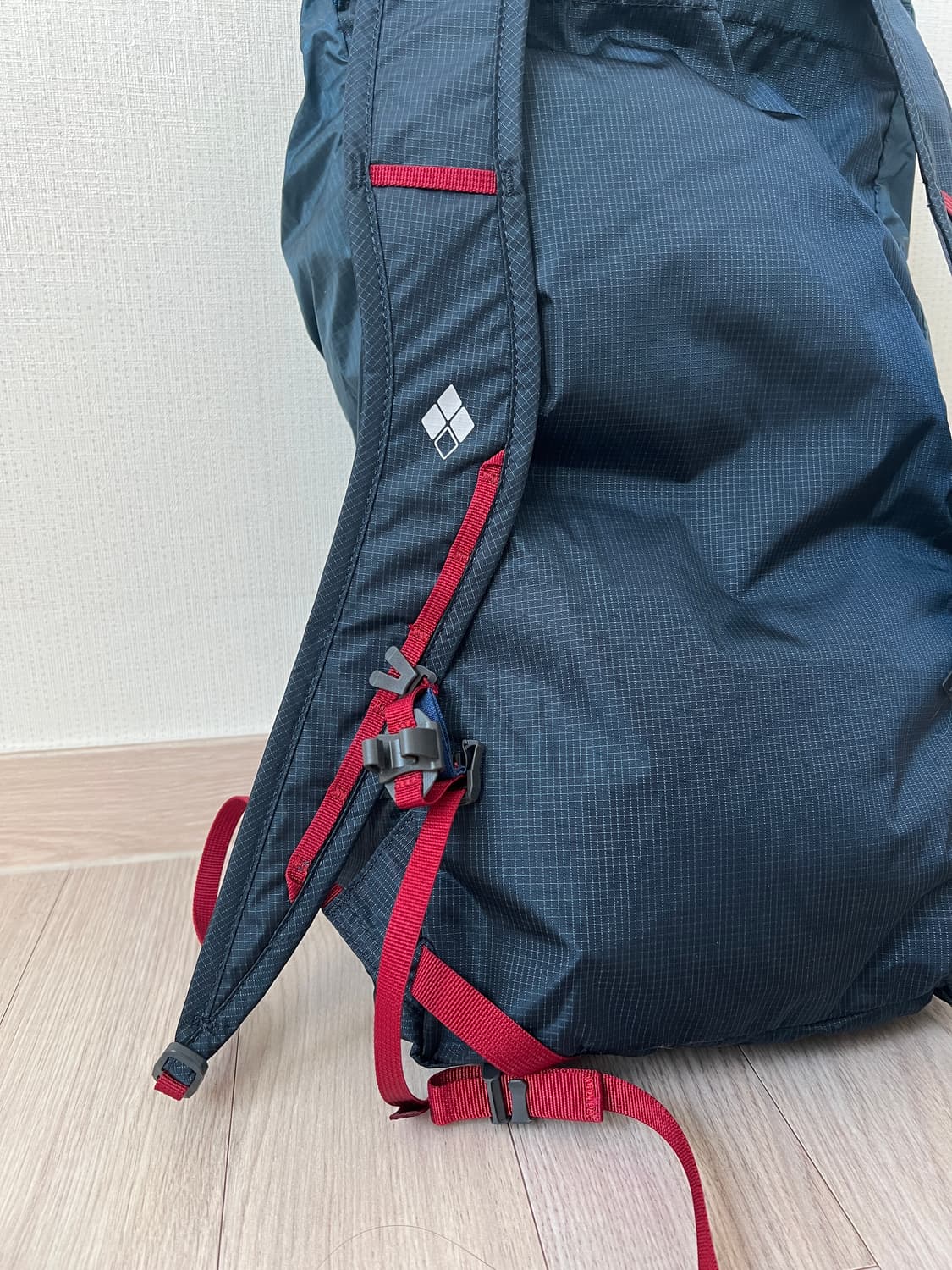 (새상품) 몽벨 버사라이트 팩 20 백팩 블루 블랙 상품이미지3