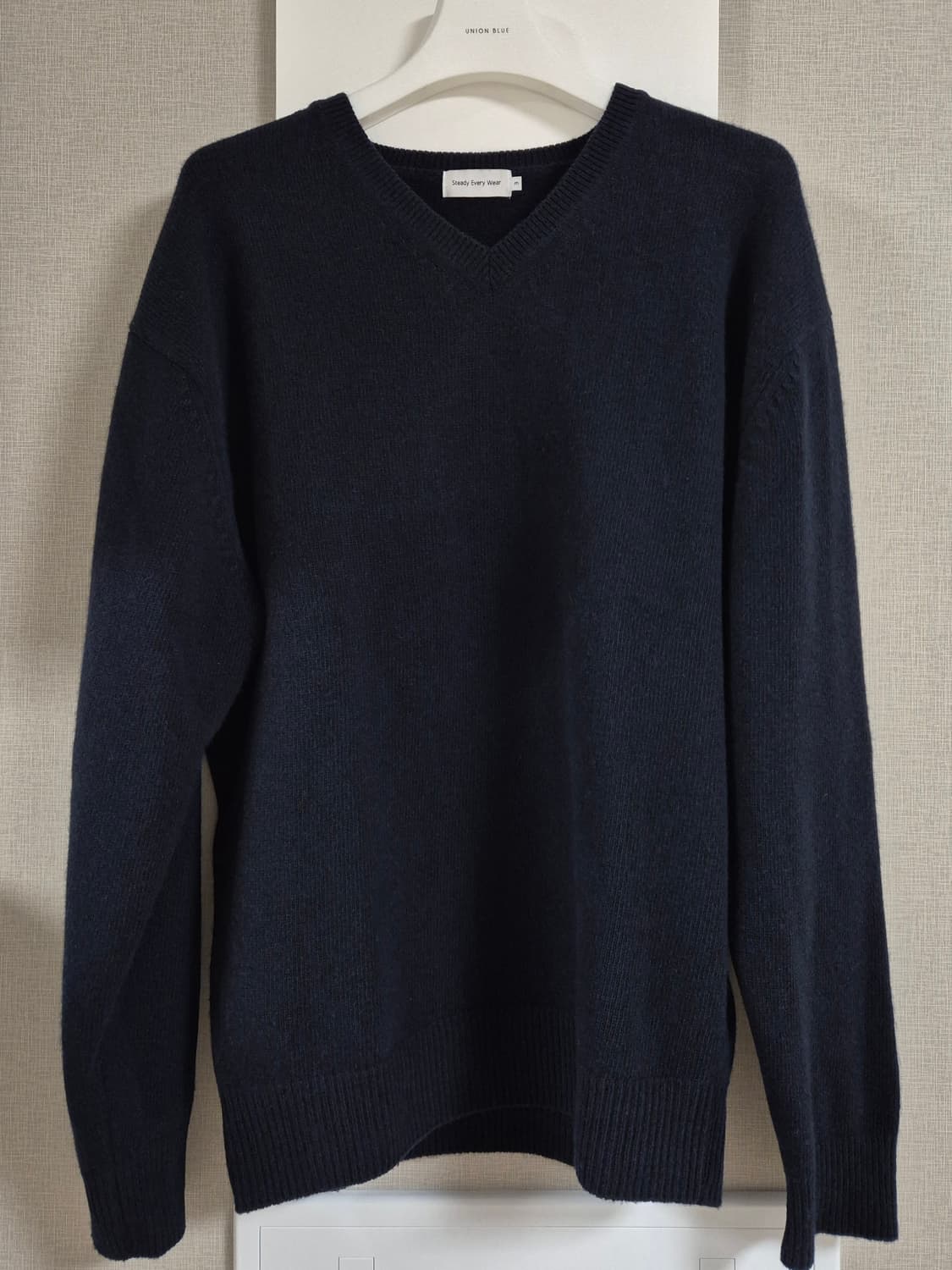 코지 울 캐시미어 브이넥 니트(다크 네이비) 상품이미지3