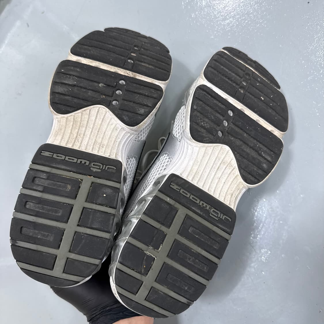 250 나이키 여성 줌에어 메탈릭 실버 0127T2 상품이미지5