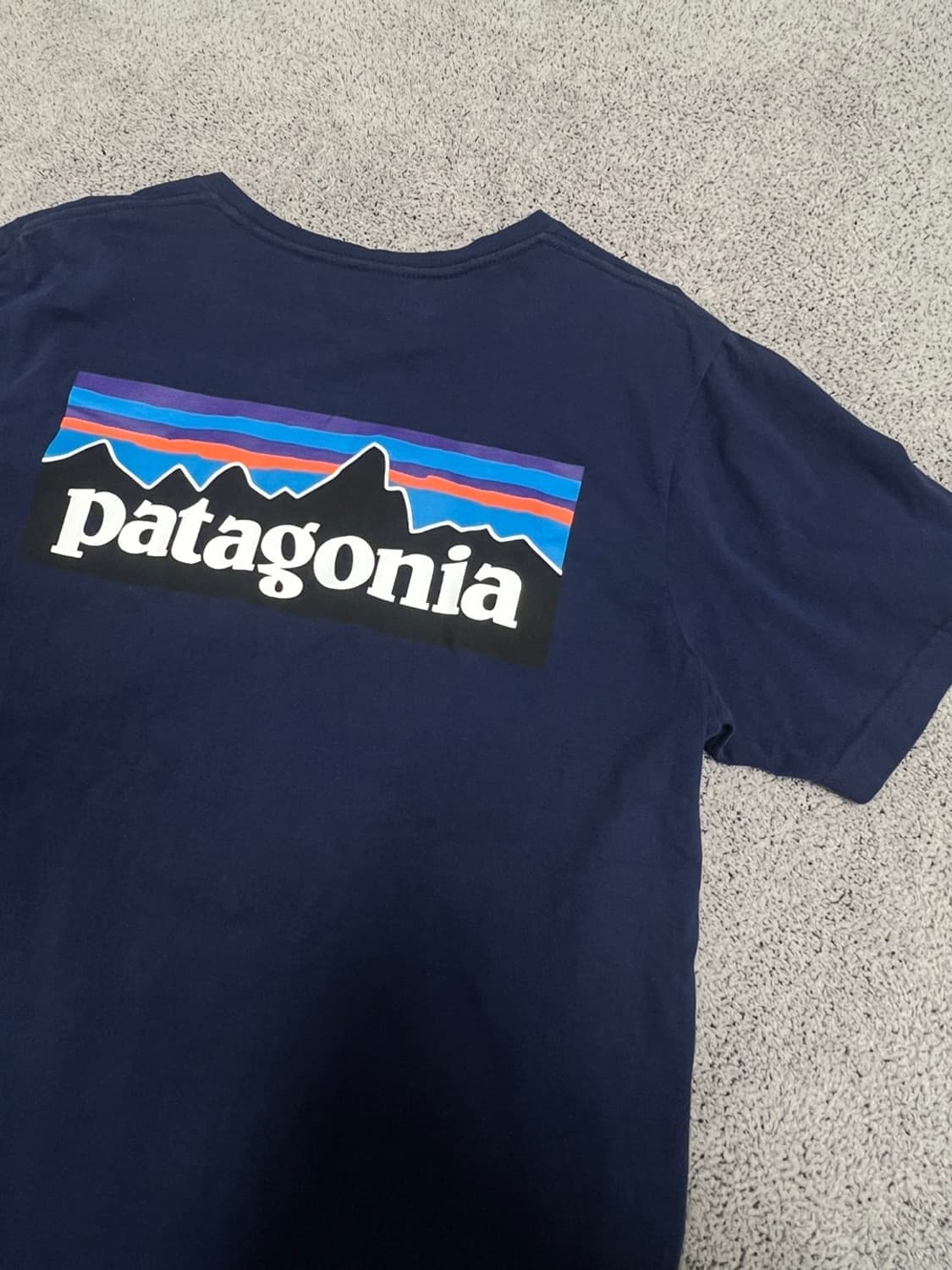 (M) 파타고니아 슬림 핏 반팔 티 네이비 상품이미지4