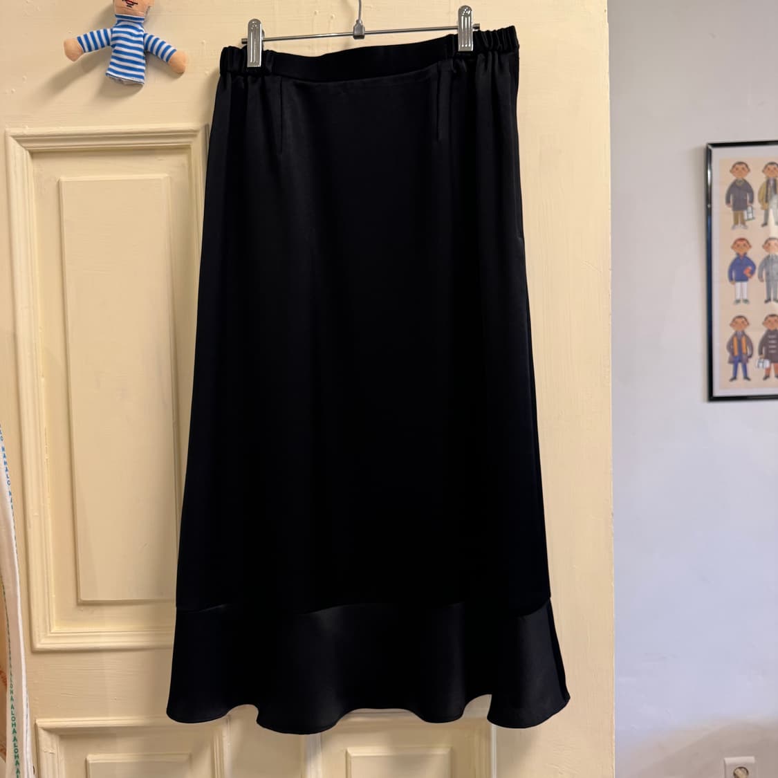 실키 밑단 플레어 스커트 상품이미지3