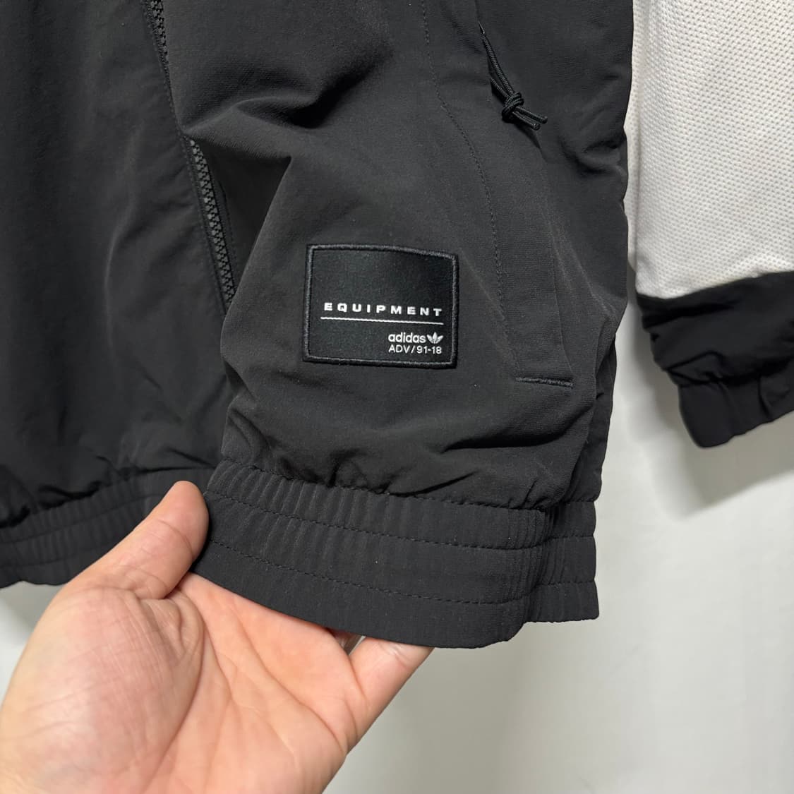 아디다스 검흰 배색 바람막이 상품이미지3