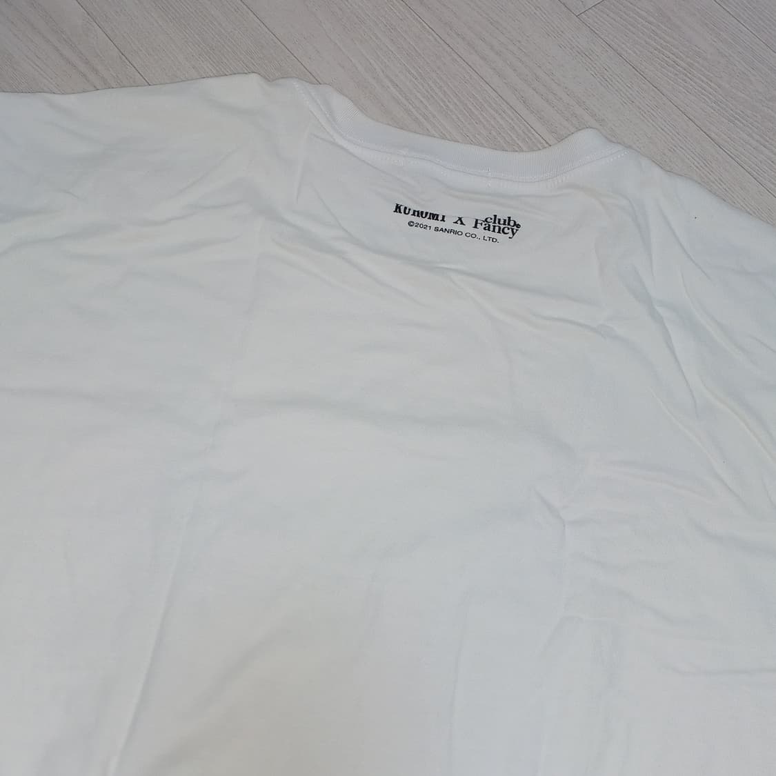 네스티팬시클럽 산리오 쿠로미 콜라보 글로시 반팔 티셔츠 상품이미지2