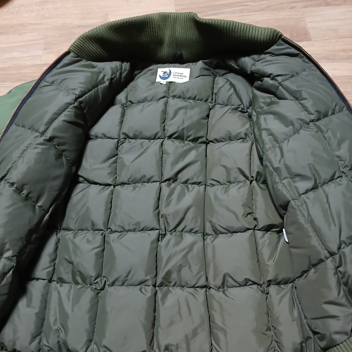 Crescent downworks 크레센트다운웍스 구스다운 봄버 점퍼 상품이미지5