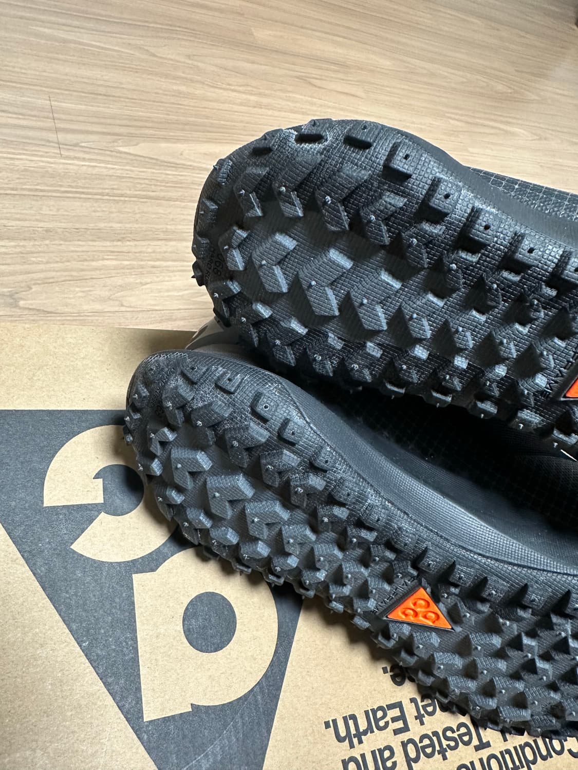 나이키 ACG 마운틴 플라이 고어텍스 블랙 앤 다크 그레이 290 상품이미지7