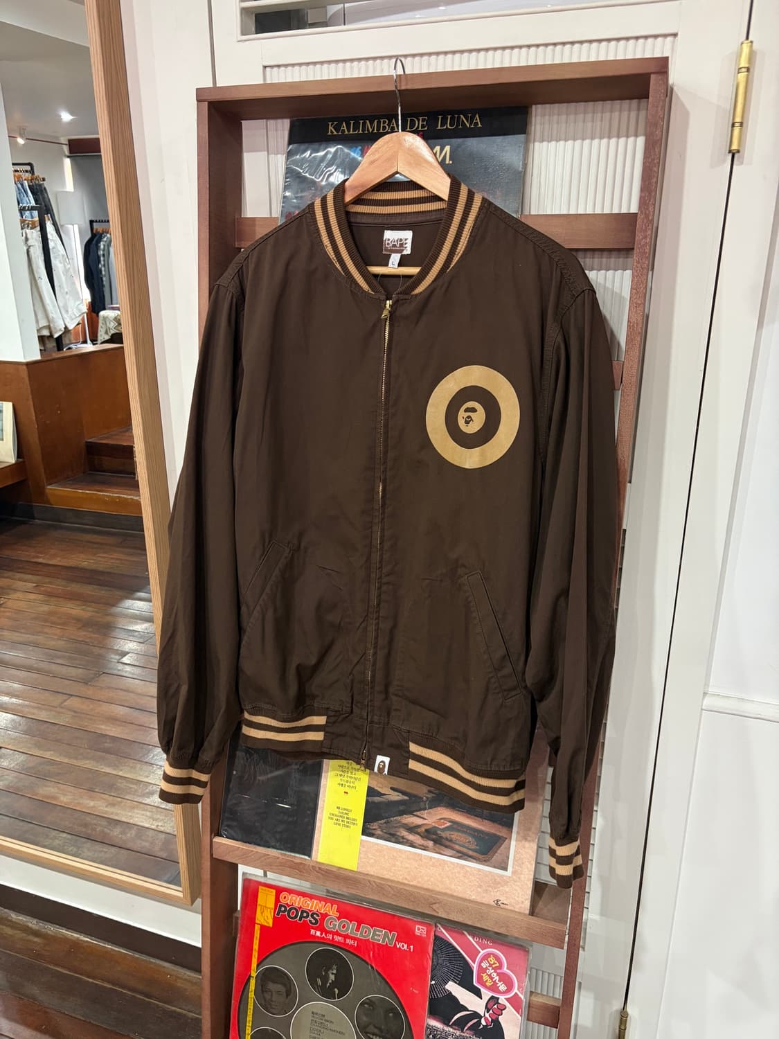 00s 베이프 로고 브라운 스타디움 자켓 상품이미지1