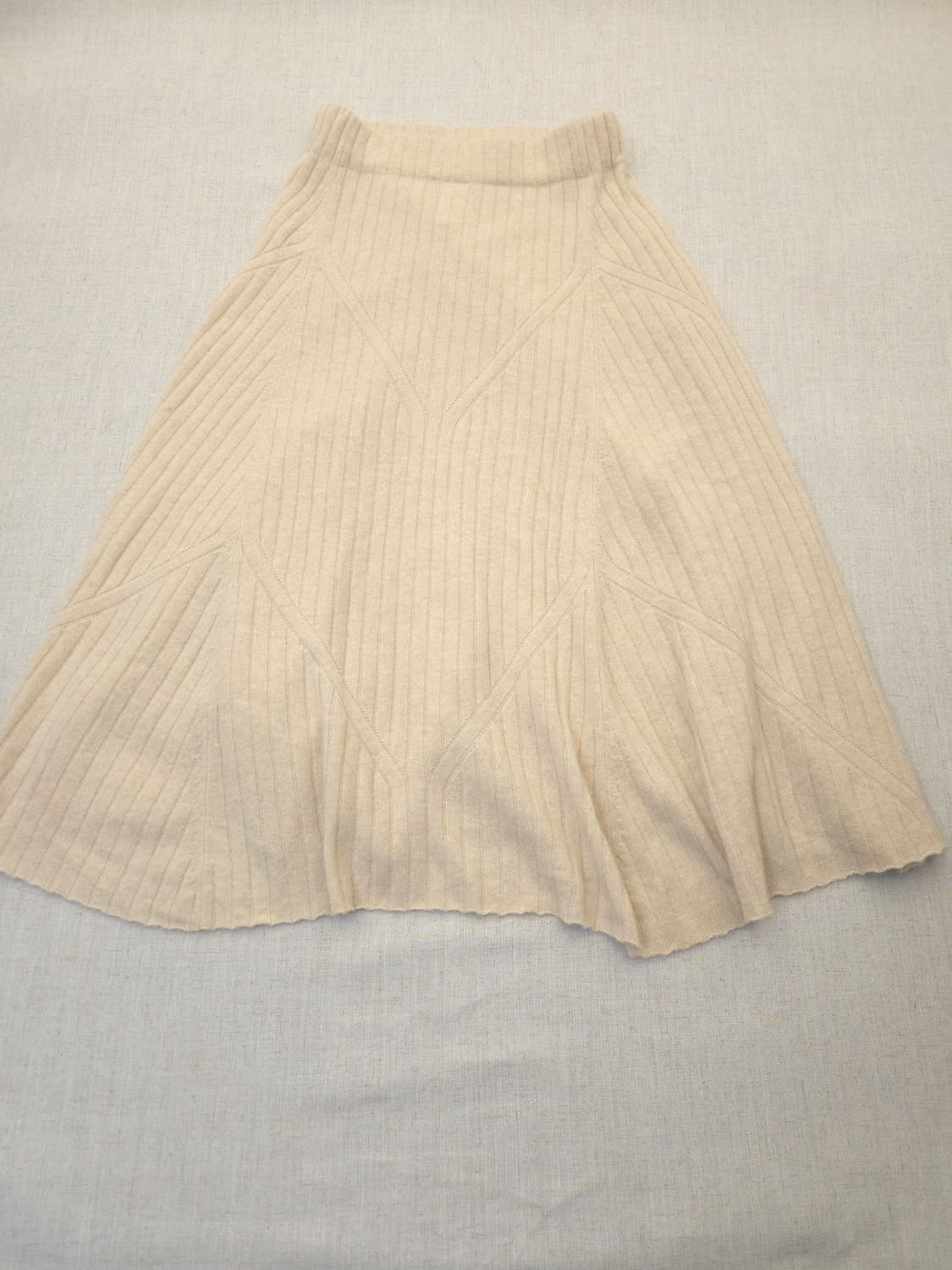 쿠메 아이보리 캐시미어 니트 플레어 스커트 상품이미지5