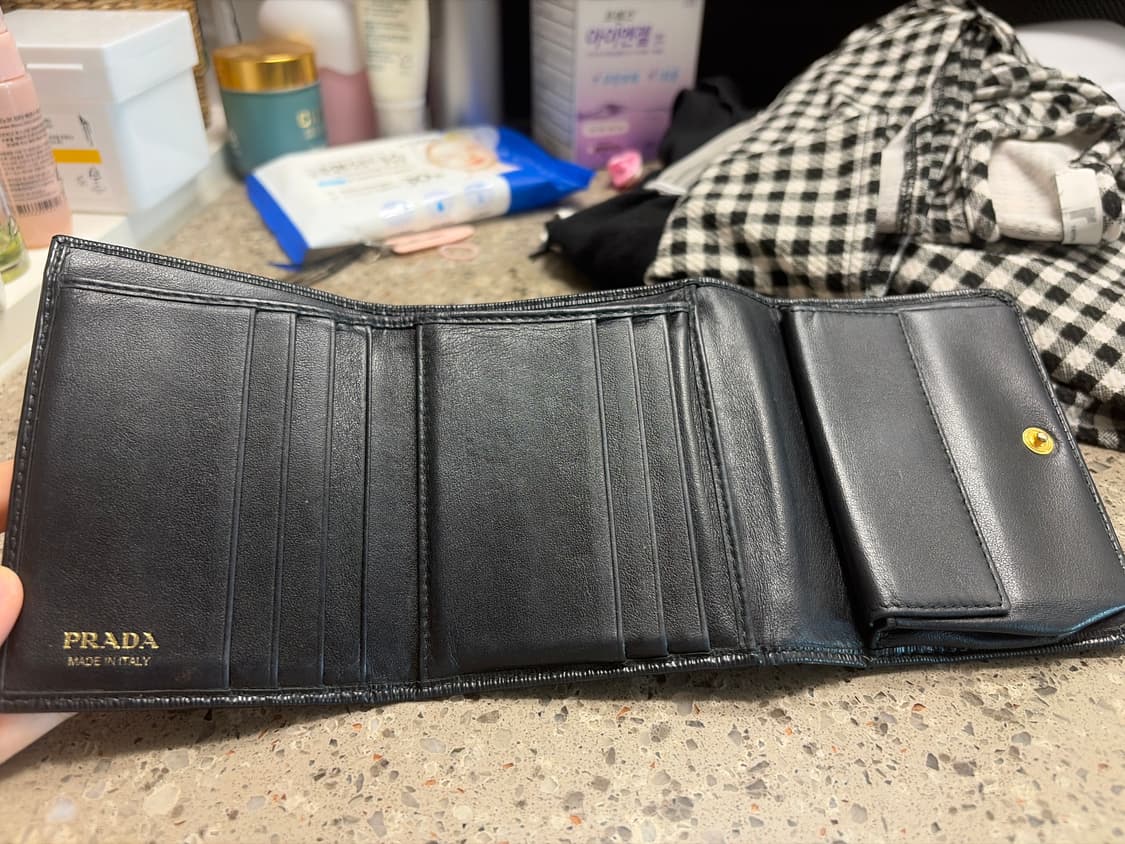 프라다 금장 사피아노 지갑 블랙 상품이미지6
