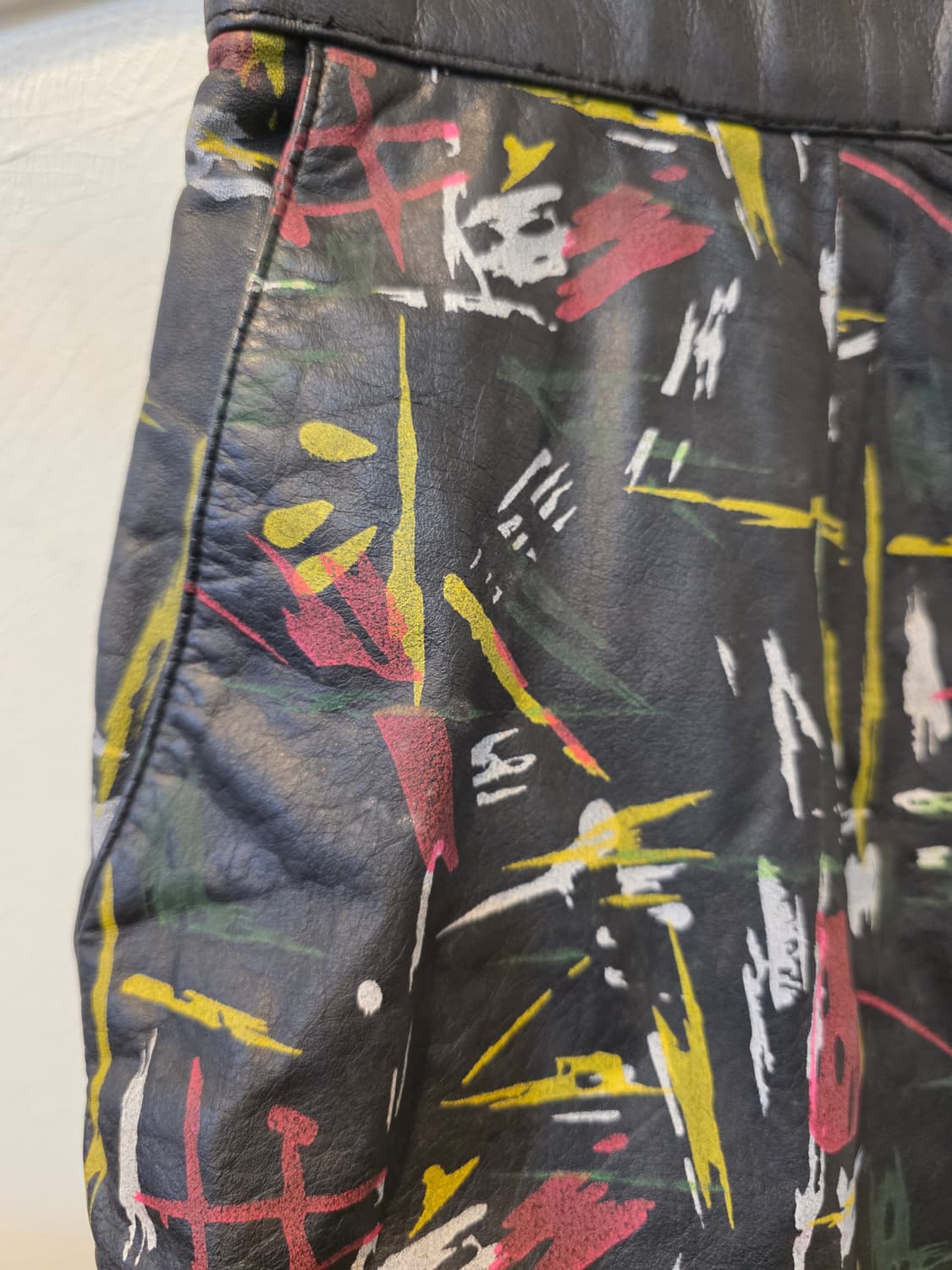 컬러 프린팅 가죽 반바지 상품이미지3