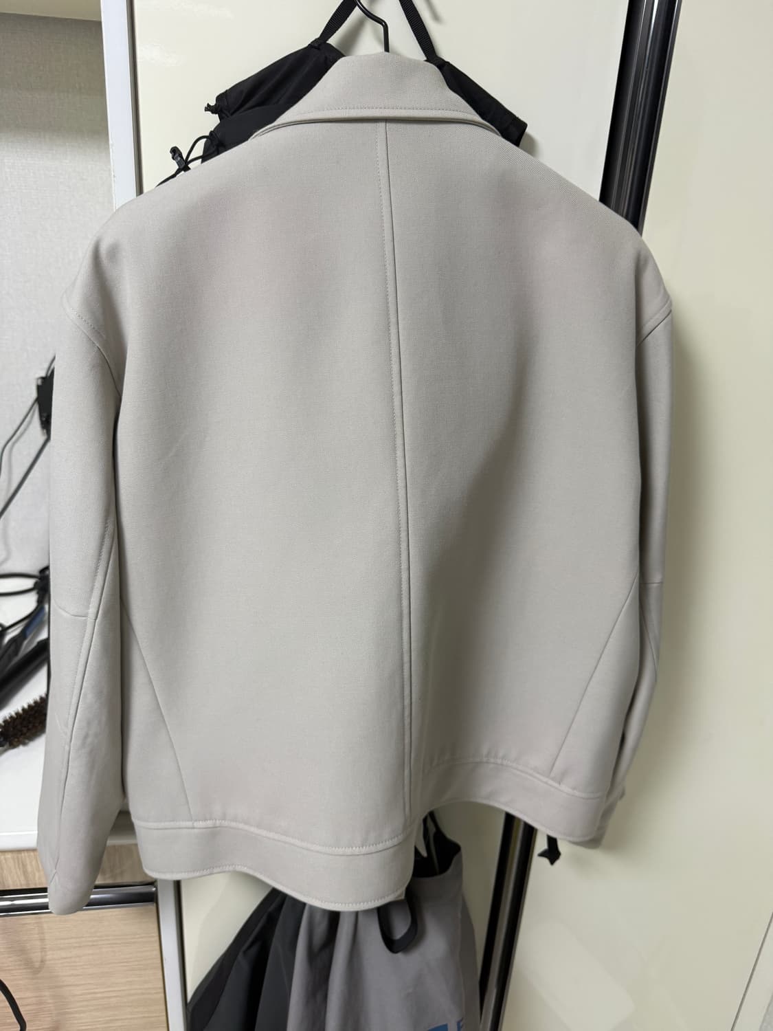 쿠어 오버핏 울 크롭 자켓 크림 상품이미지3