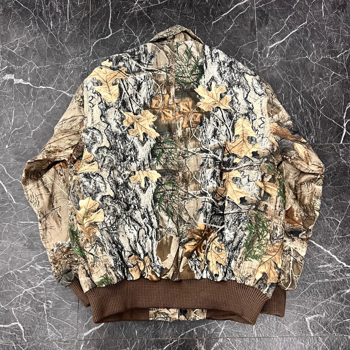 칼하트 로고 카모 리얼트리 카라넥 봄버 자켓 상품이미지3