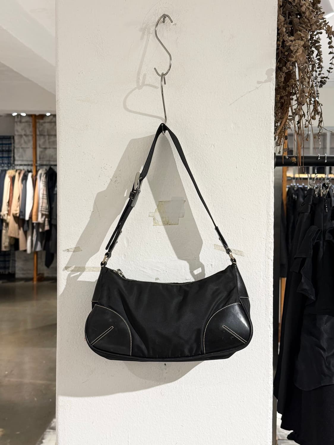 프라다 블랙 포코노 테수토 나일론 숄더백 상품이미지2