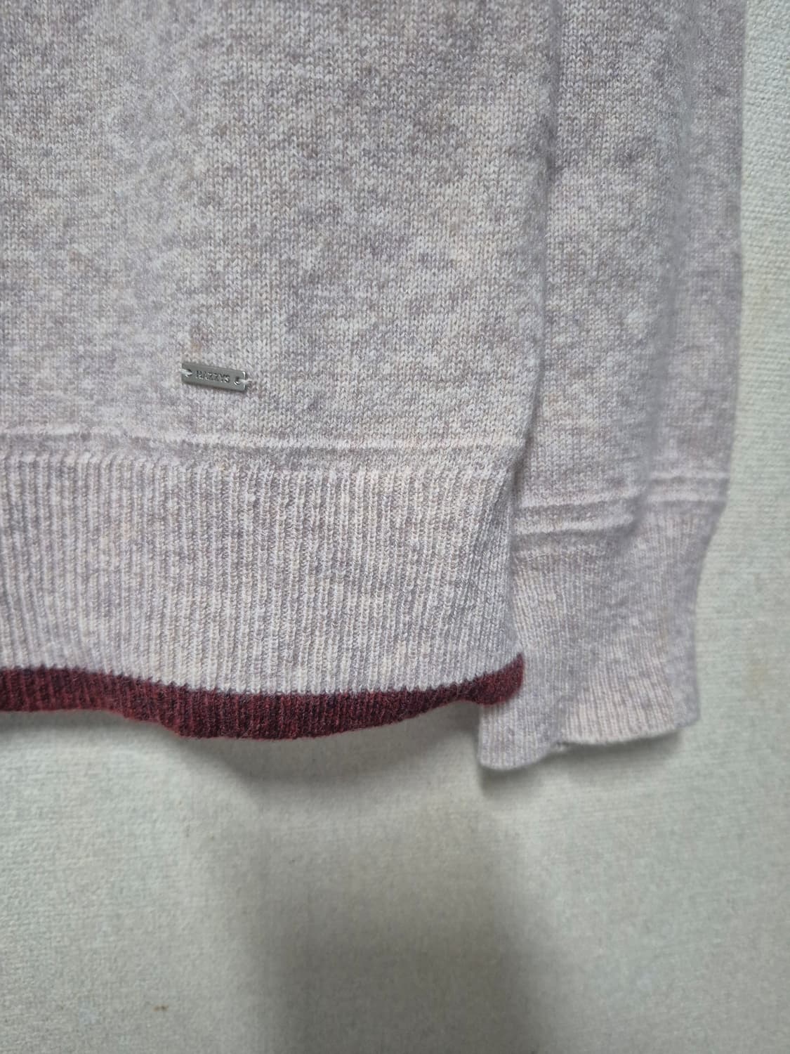 헤지스 퍼피자수 캐시미어 혼방 니트 상품이미지3