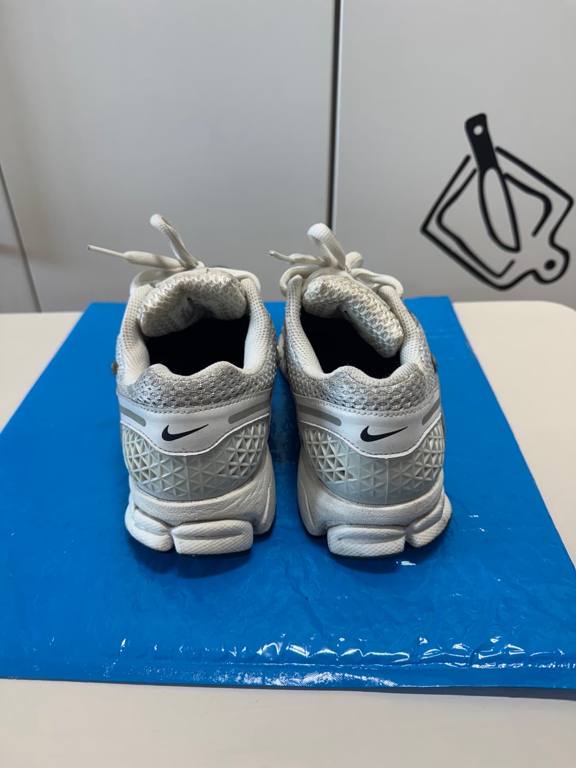 나이키 줌 보메로 5 포톤 더스트 앤 메탈릭 실버 상품이미지3