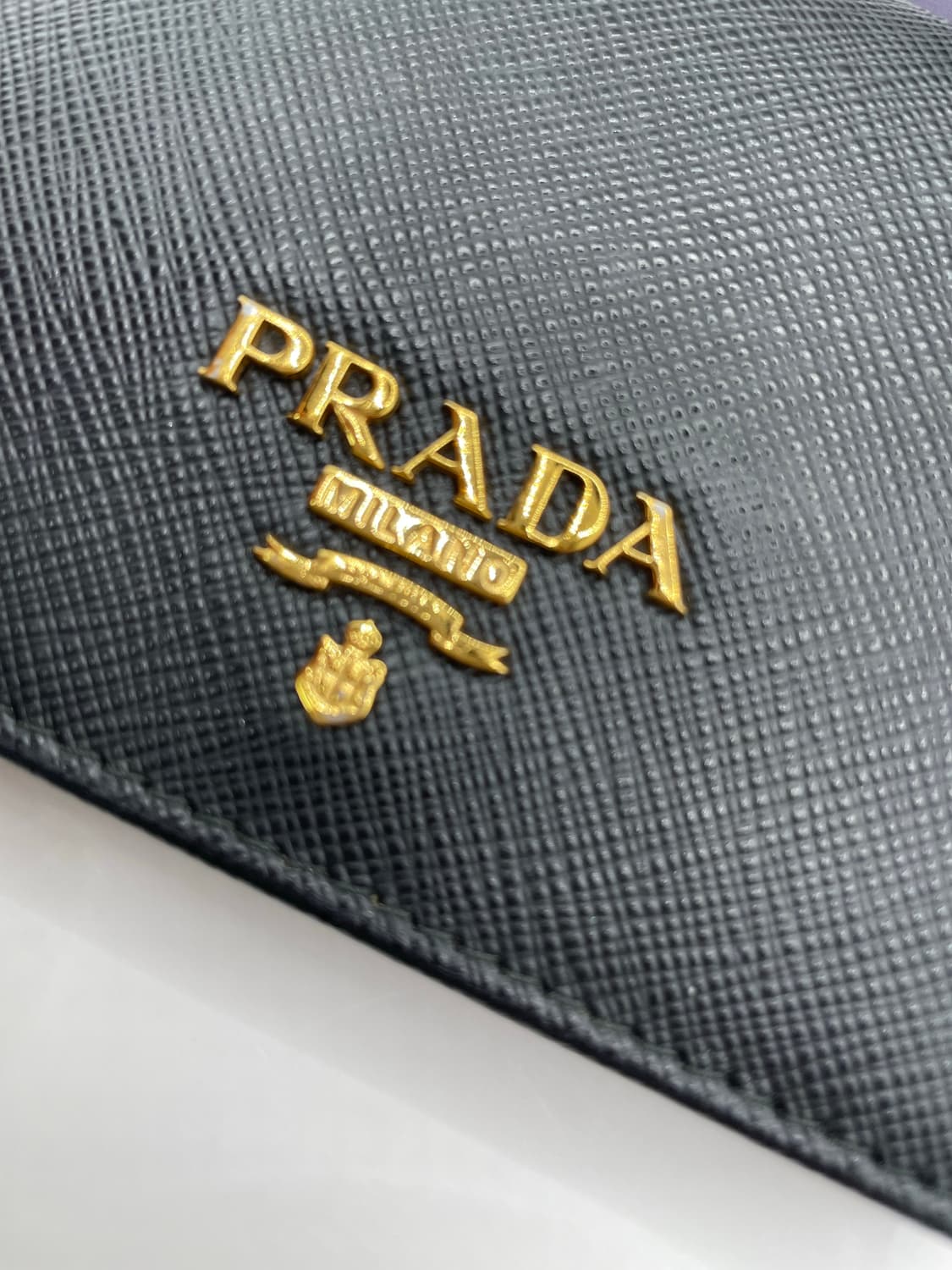 프라다 사피아노 메탈로고 카프스킨 반지갑 상품이미지2