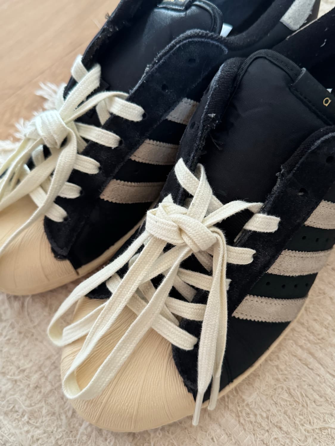 아디다스 슈퍼스타 82 블랙 화이트 상품이미지3