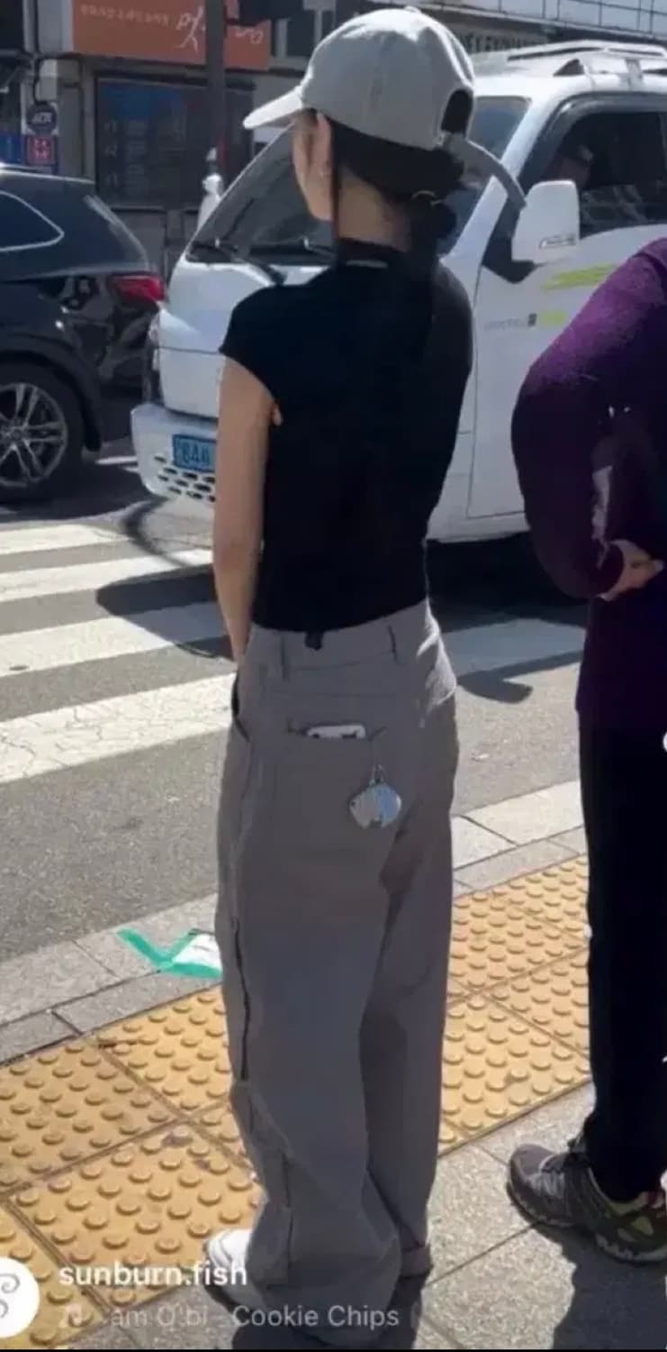 suu 스마트어반유즈풀 클로버 머플러 h&m 그레이 카고바지 코디 상품이미지1