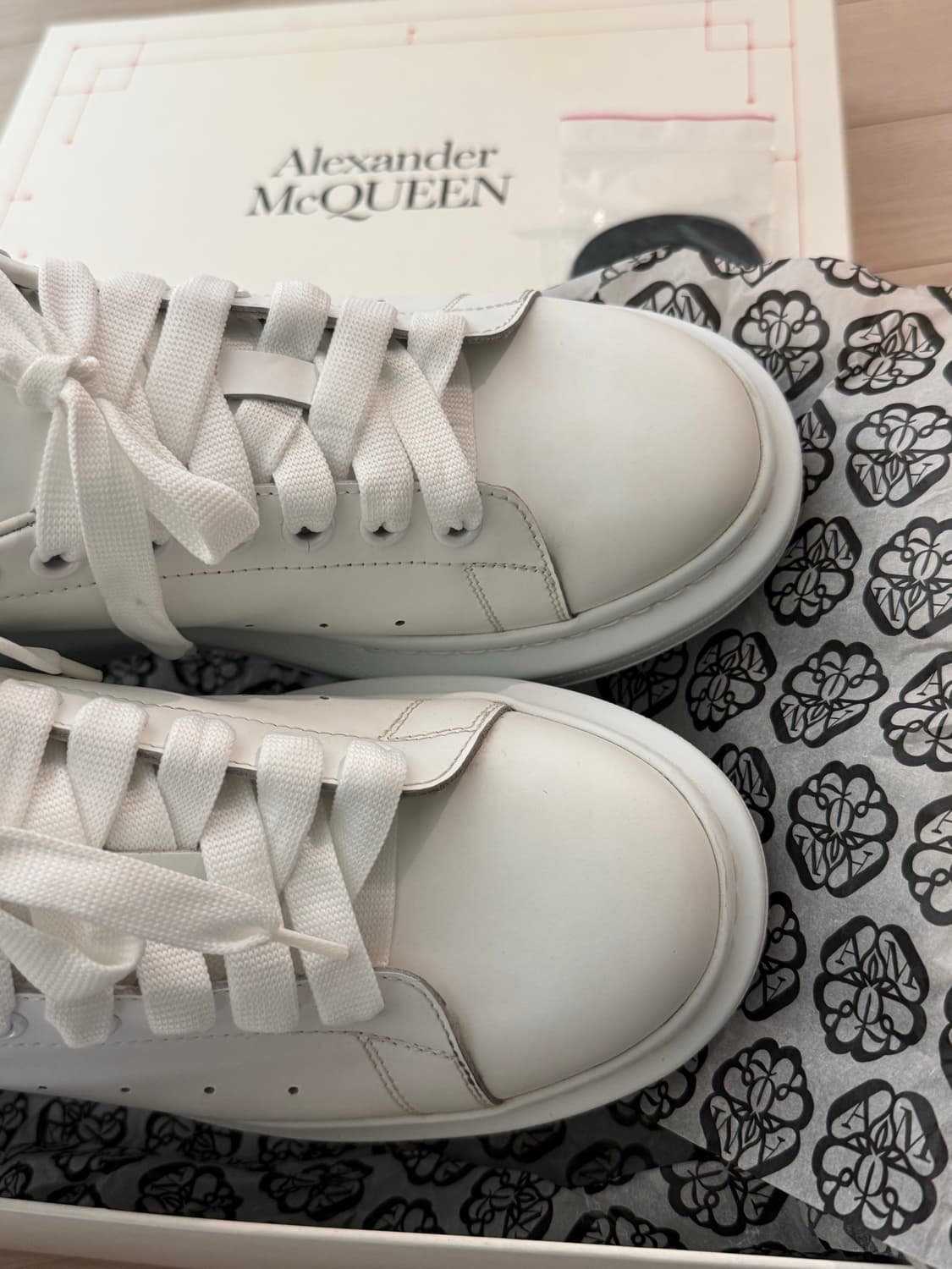 알렉산더맥퀸 오버솔 43 상품이미지2