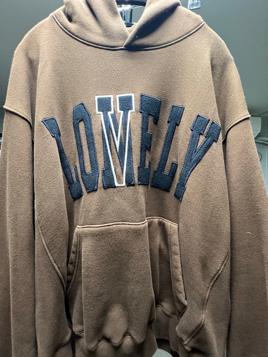 노앙 론리 러블리 LONELY/LOVELY FELT 후드티 브라운 상품이미지4