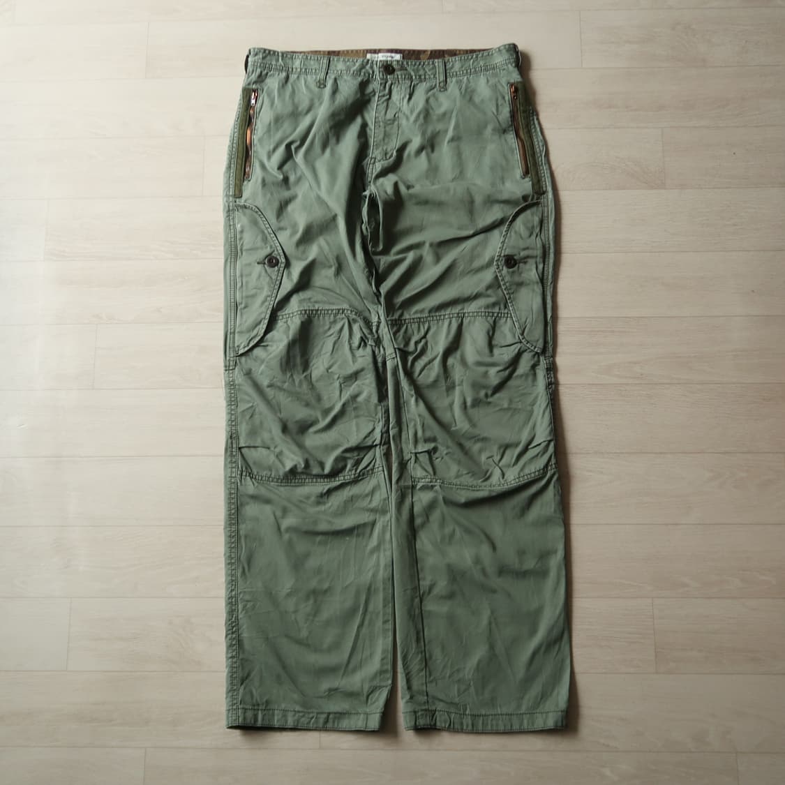 스틸 바이 핸드 올리브 멀티 포켓 팬츠 상품이미지1