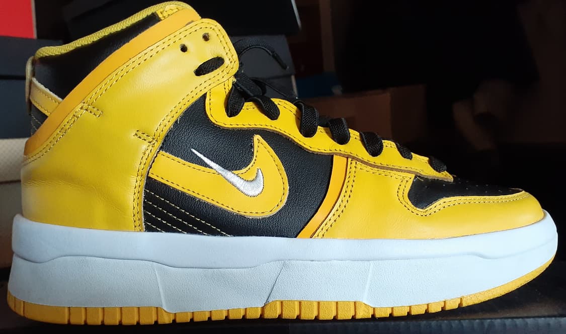 나이키 덩크 하이 업 블랙 엔 바시티 메이즈 240 상품이미지1