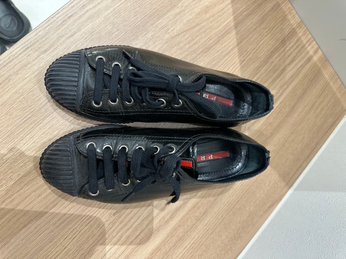 프라다 애나멜 스니커즈 블랙(35.5) 상품이미지2